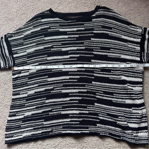 Eileen Fisher Black and White Top- XS - Picture 3 of 6